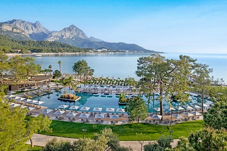 NG PHASELIS BAY. Lero Photographer and a set designer|individual custom portrait and advertising photography in Zutphen