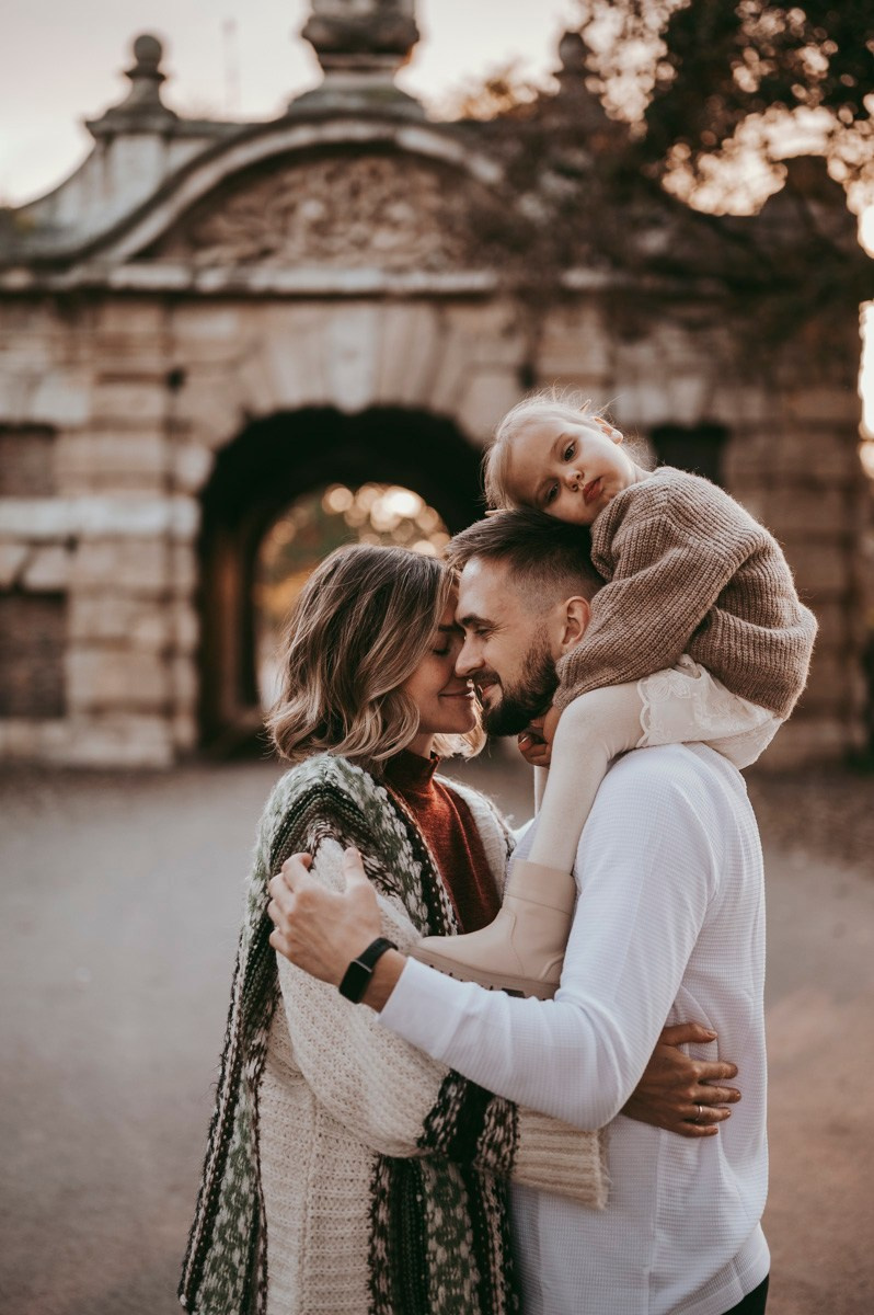 Anastasija, Aleksej i Agata / porodicno fotografisanje napolju. Deciji i porodicni fotograf u Beogradu Oksana Skendzic