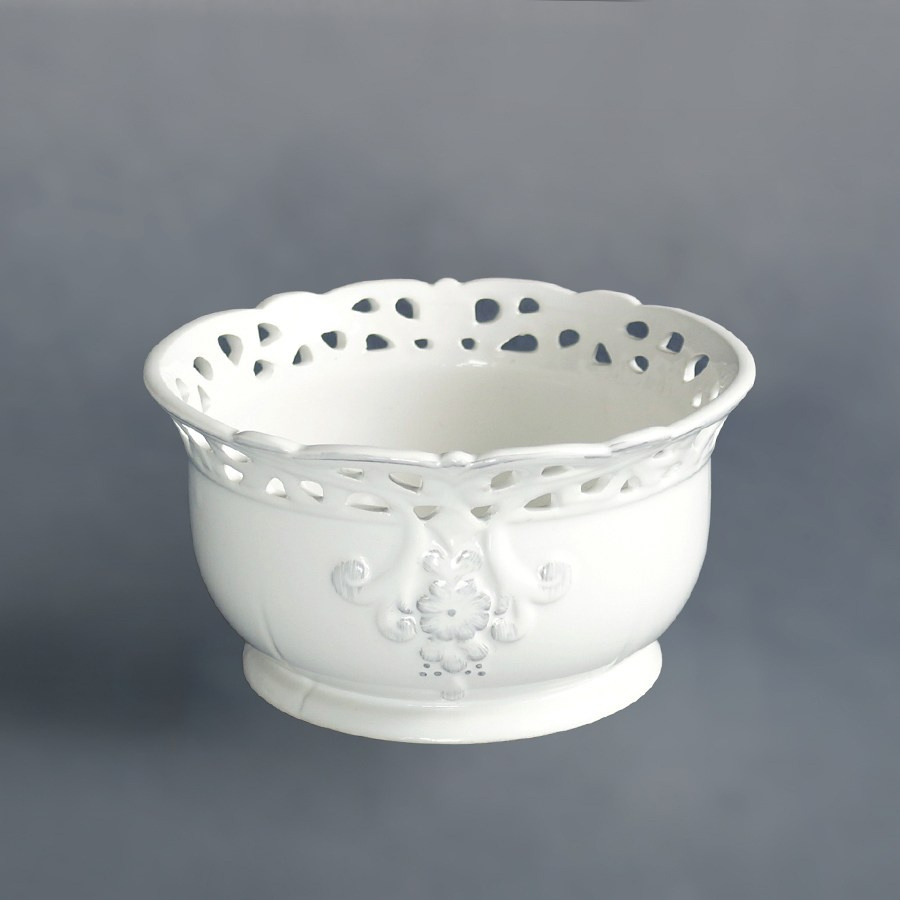 Keramiska vāze pienbalta ar puķiem klasika