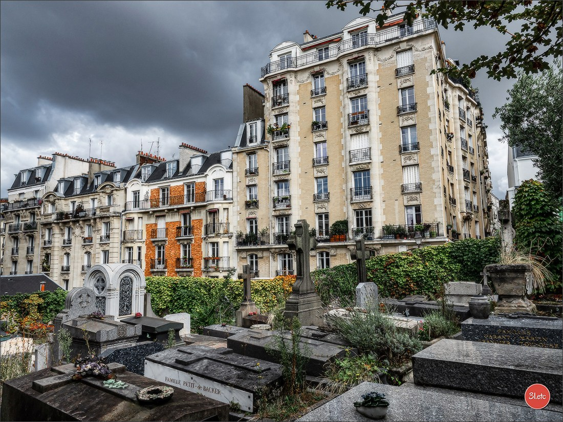 Saint-Vensant cemetery in Paris near Montmartre. Photographe à Strasbourg | Portraits, Studio, Enfants, Événements