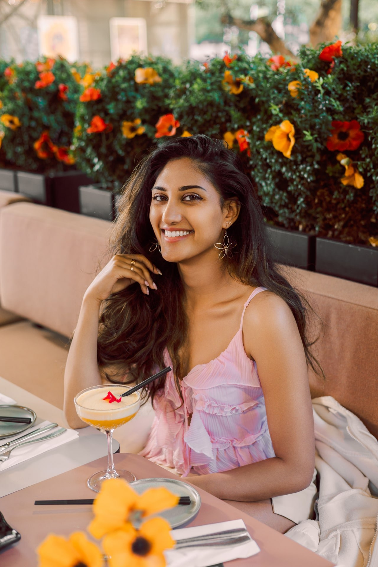 Stylish street portraits and café moments in Rotterdam. Romantic & Soulful Photography by Natalia Olhova in Rotterdam