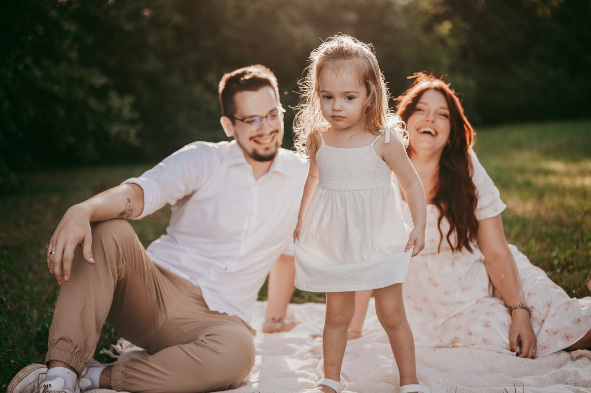 Kristina, Milos i Kalina / porodicno fotografisanje u prirodi. Deciji i porodicni fotograf u Beogradu Oksana Skendzic