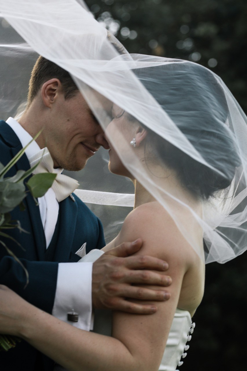 Svatební fotografka Praha. Dana Lišková — Empatická fotografka | Introspektivní umělkyně | Neurodivergentní koučka| Zakladatelka Artepy.cz