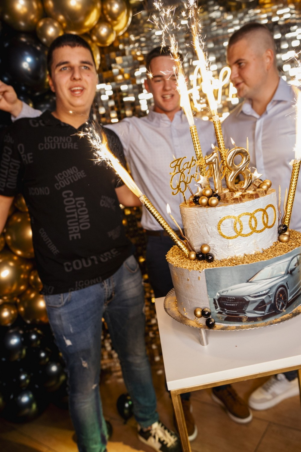 FOTOGRAFISANJE PUNOLETSTVA. Fotografi iz Backog Petrovca David i Andrea Stojanovic