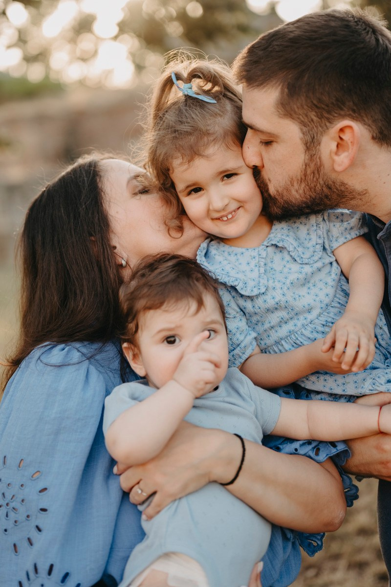 Jovana Zoran Jana i Bogdan — porodicno fotografisanje napolju. Deciji i porodicni fotograf u Beogradu Oksana Skendzic