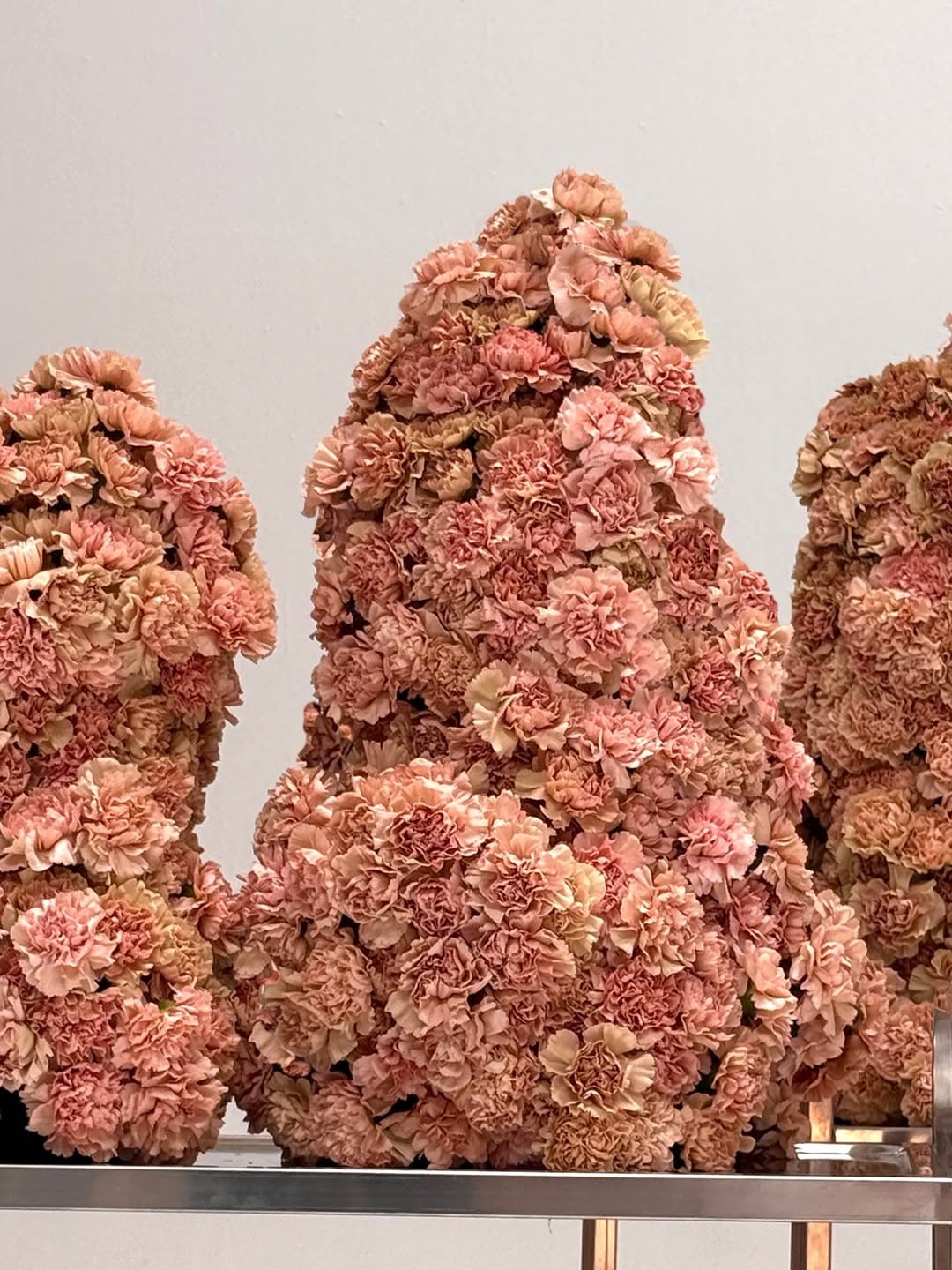 Flower installations for the opening of Zara APT.03 in Serrano 23, Madrid.