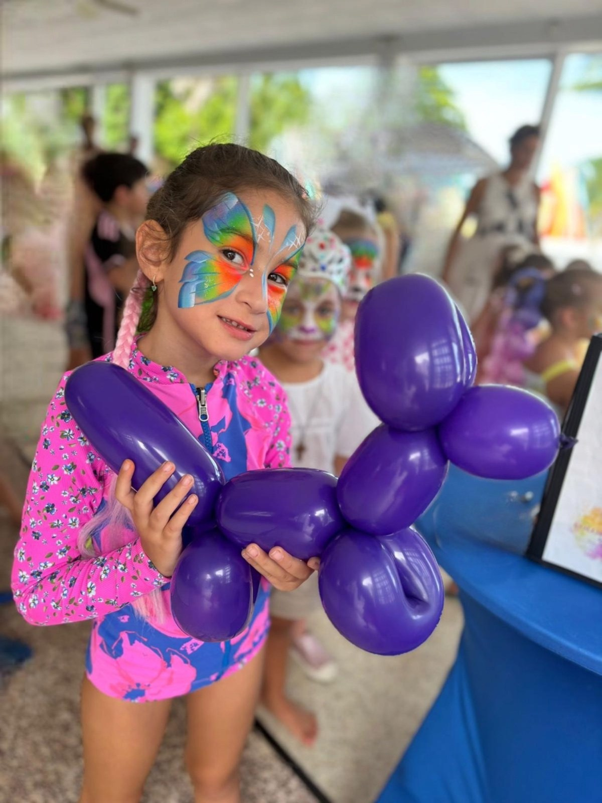Combo Face Painting + Balloon Twisting. Color Boom