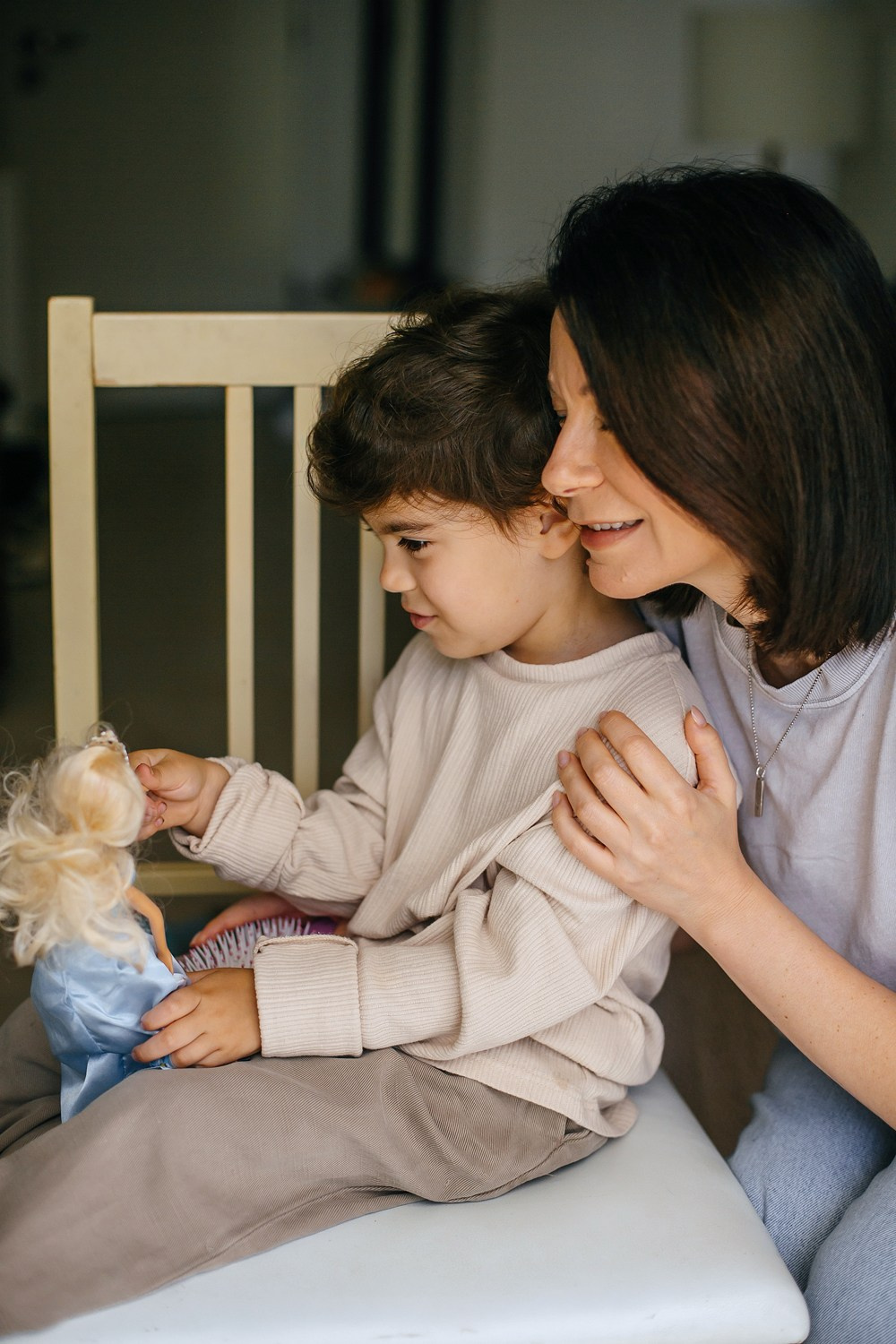 Mom&daughter at home. Family photographer in Israel