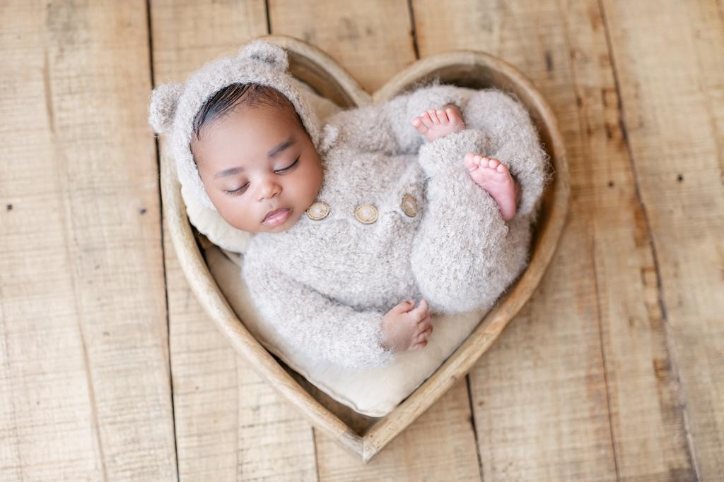 ניו בורן. צילומי הריון, ניו בורן, גיל שנה בראשון לציון -Jenya Rosso Photography