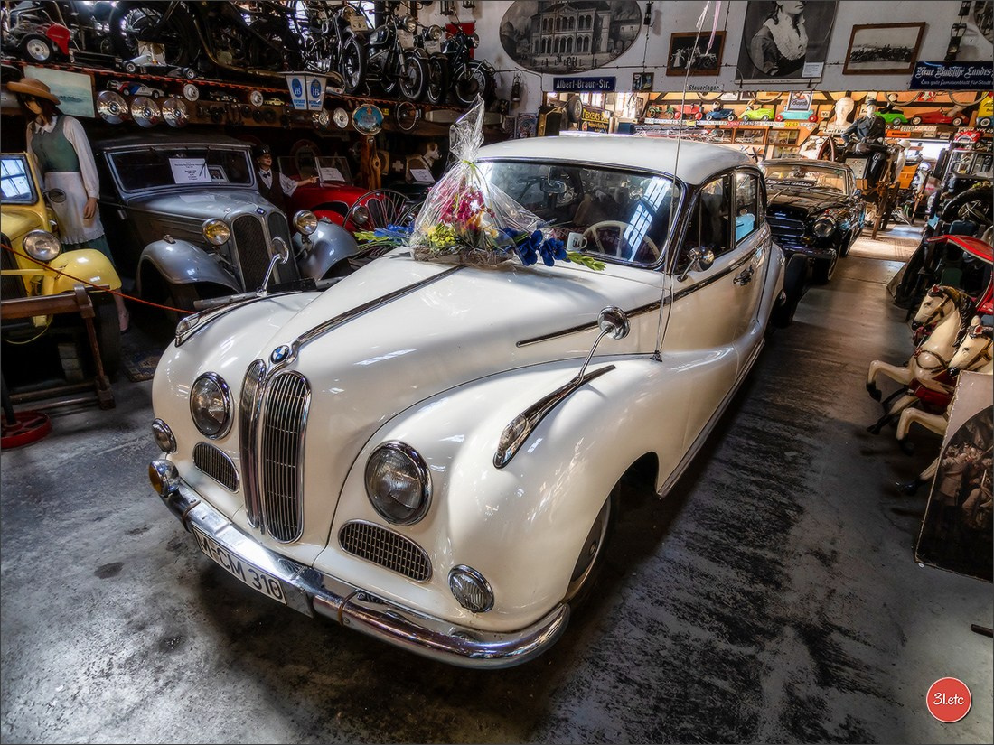 Удивительное место - частный музей старинного хлама - Fahrzeugmuseum. Photographe à Strasbourg | Portraits, Studio, Enfants, Événements