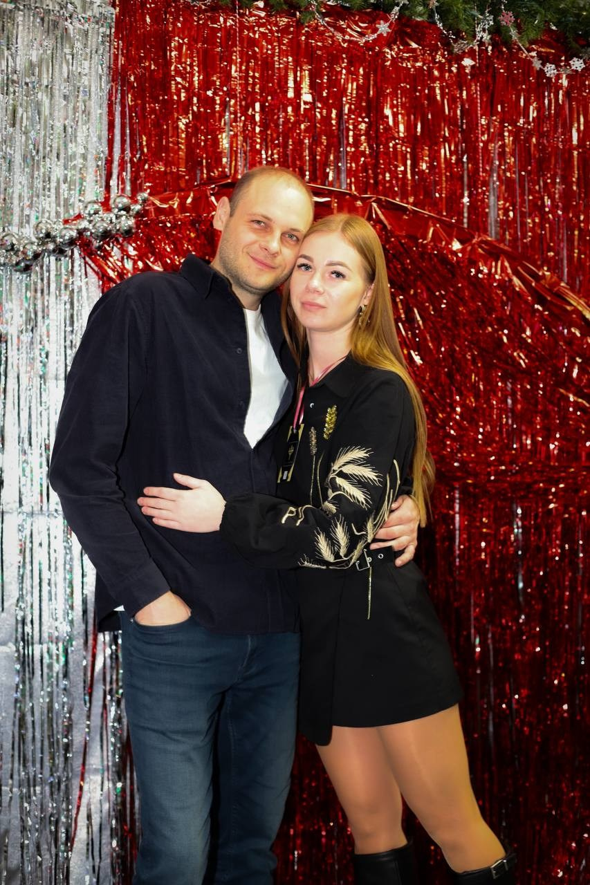 Під омелою. VALERIIA VIUNOVA individual shooting\love story\event\brand