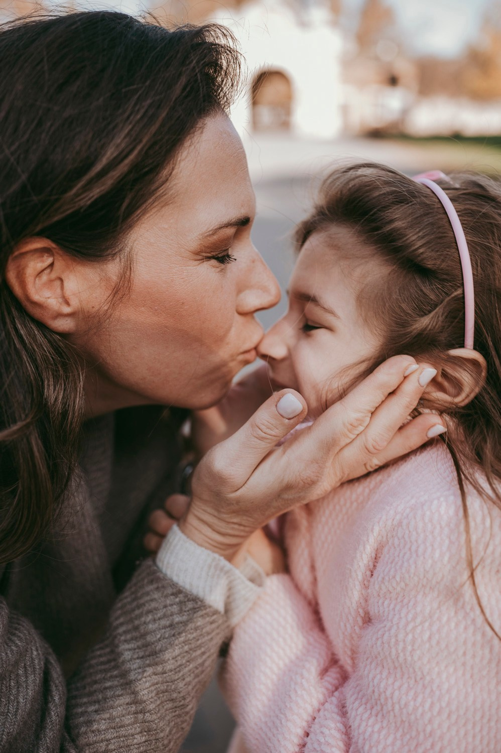 Iva, Ivan, Tara i Stefan — porodicno fotografisanje napolju. Deciji i porodicni fotograf u Beogradu Oksana Skendzic