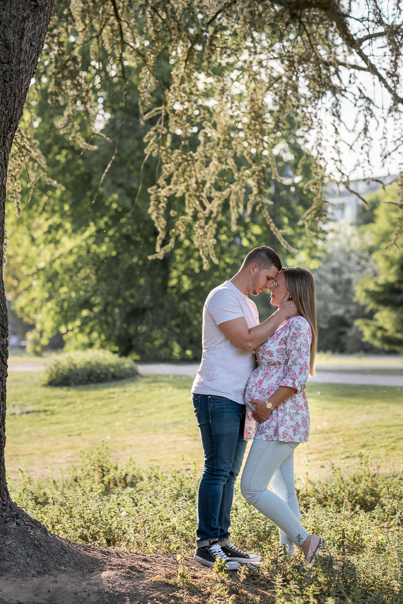 Babybauch Outdoor. Neugeborenenfotografie, Babyfotografie in Düsseldorf und Umgebung