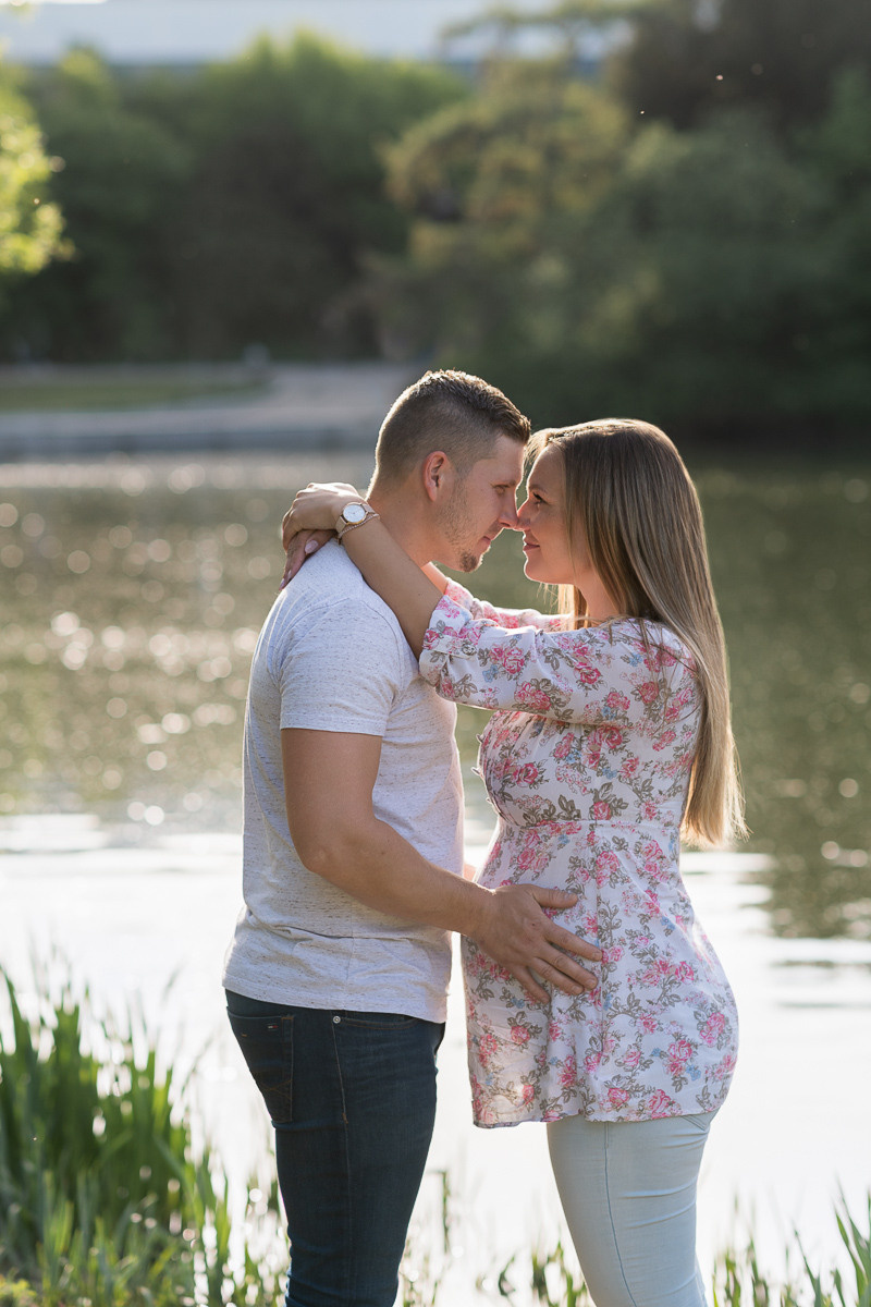 Babybauch Outdoor. Neugeborenenfotografie, Babyfotografie in Düsseldorf und Umgebung