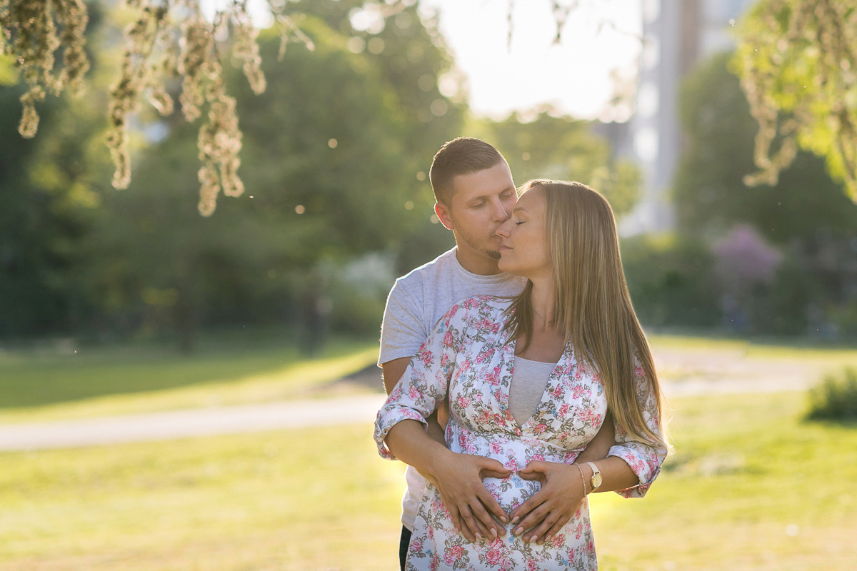 Babybauch Outdoor. Neugeborenenfotografie, Babyfotografie in Düsseldorf und Umgebung