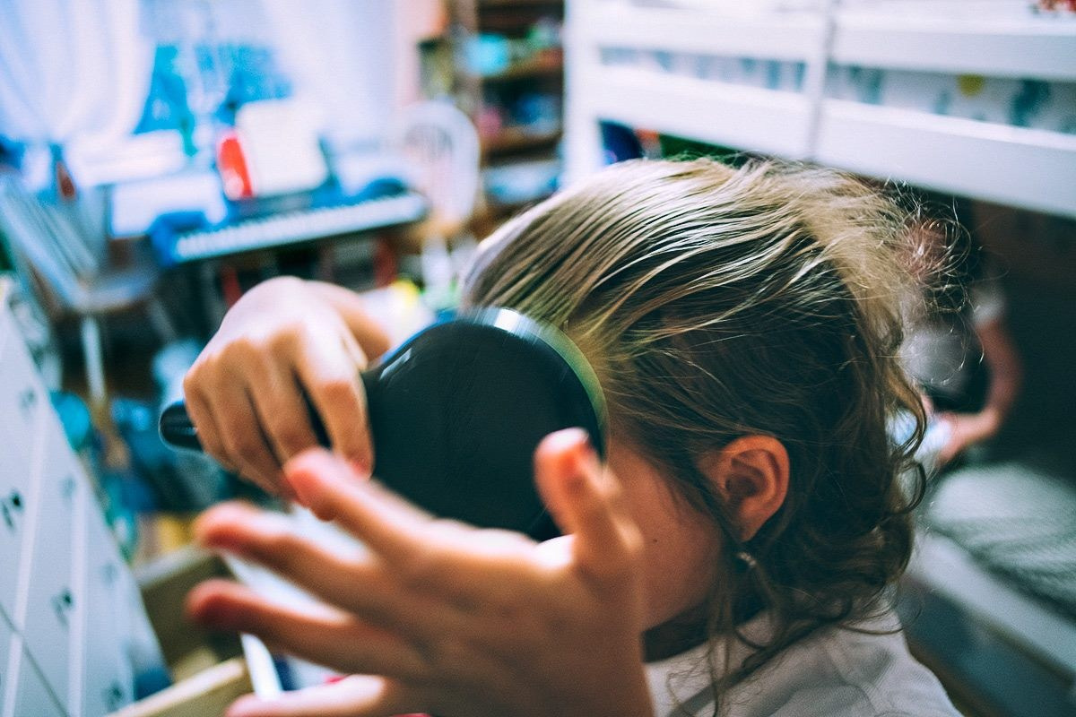 10 years ago Today — First day of school (Sophie and Eva) — Sony A7R II + Ultron 21mm f1.8 (Everything without autofocus). Emin Kuliyev — Award-Winning Wedding Photojournalist NYC & USA | Best Wedding Photographer Known for Candid, Timeless Moments