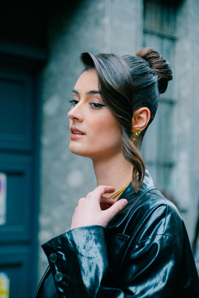 Street style in Milan. Milano Women Fashion Week.  Lifestyle photographer Milan.