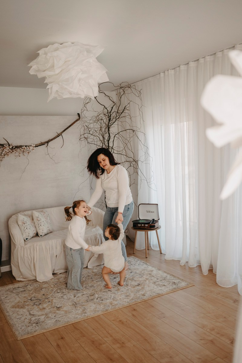 Miljana, Danka i Ilija — fotografisanje MAMINO. Deciji i porodicni fotograf u Beogradu Oksana Skendzic