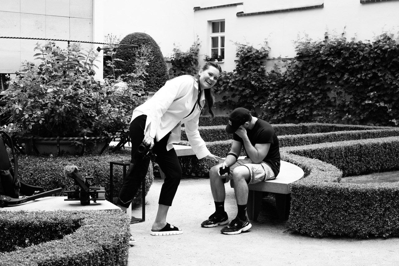 Backstage fotografie. Dana Lišková — Empatická fotografka | Introspektivní umělkyně | Neurodivergentní koučka| Zakladatelka Artepy.cz