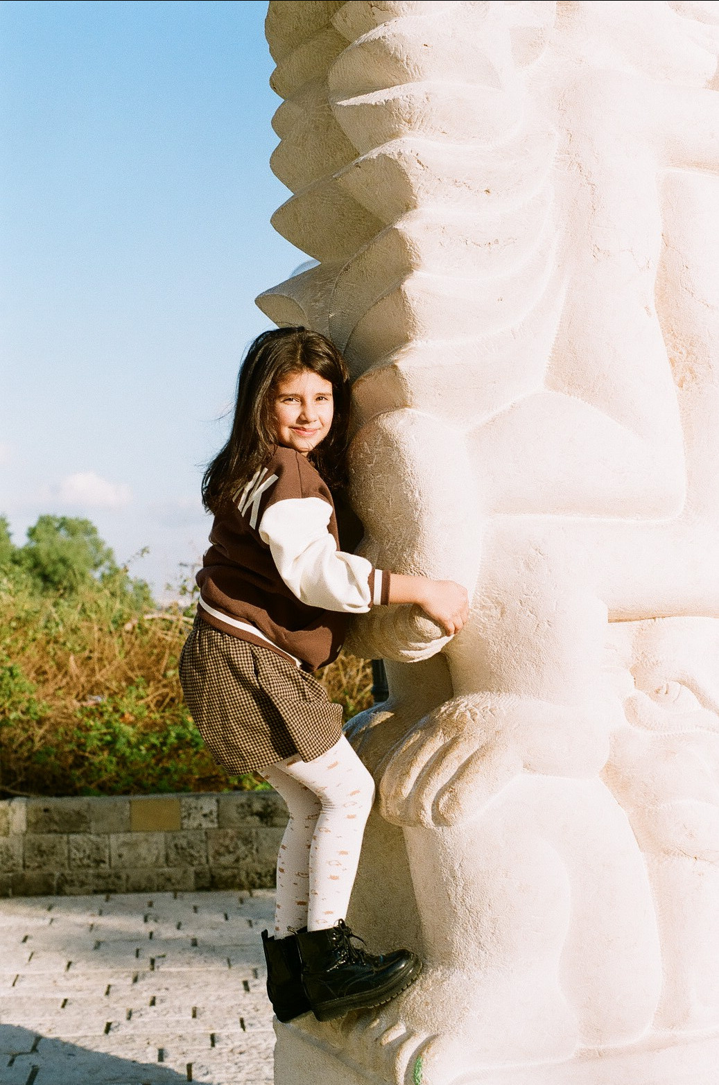 Ама с дочкой. Film portrait photographer