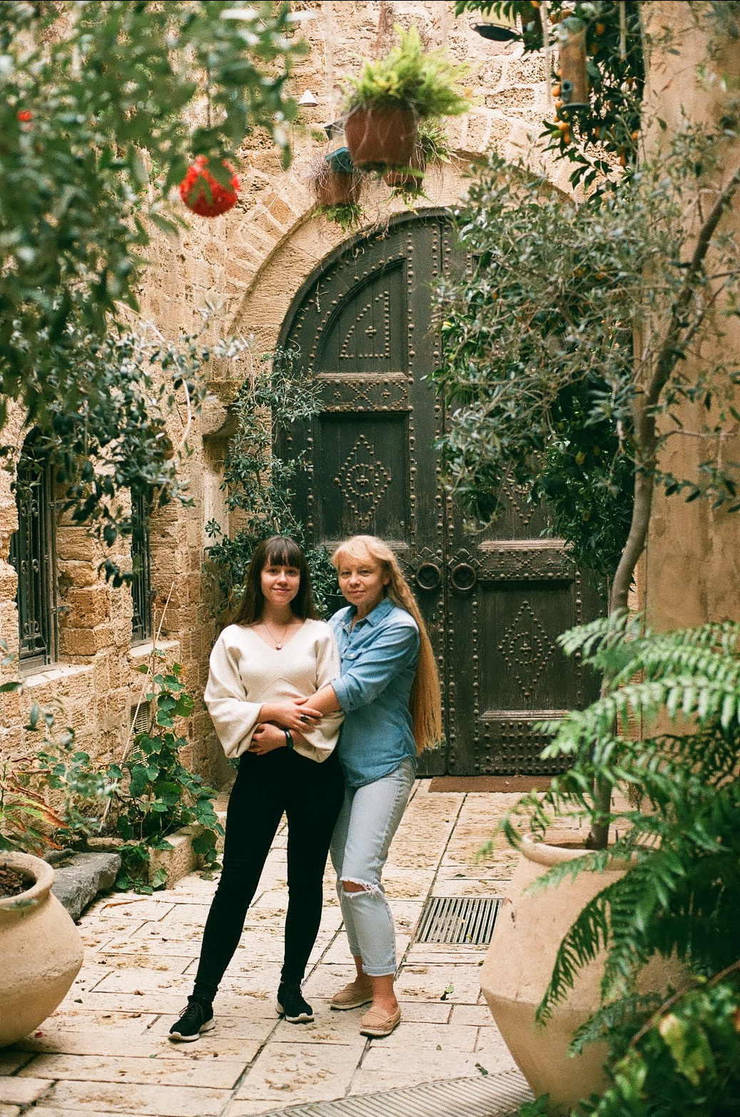 Ксюша с мамой. Film portrait photographer