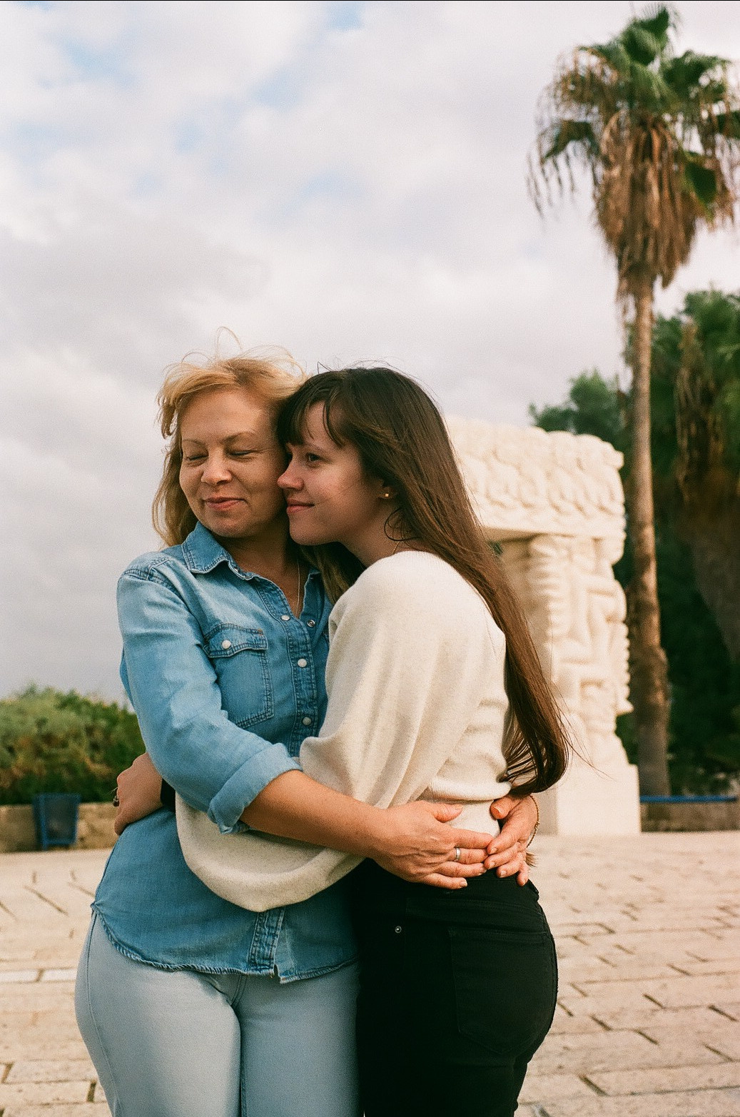 Ксюша с мамой. Film portrait photographer