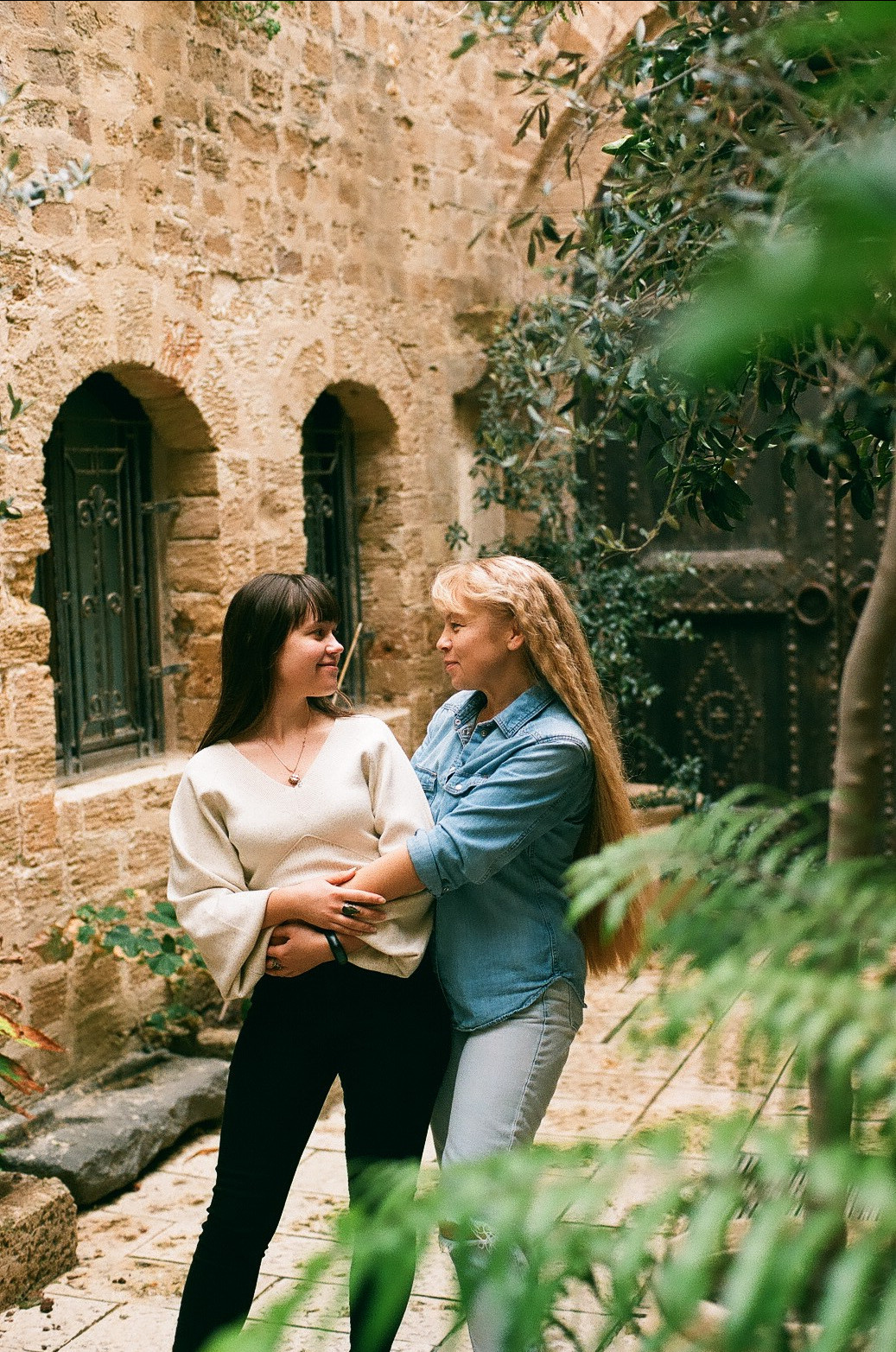 Ксюша с мамой. Film portrait photographer