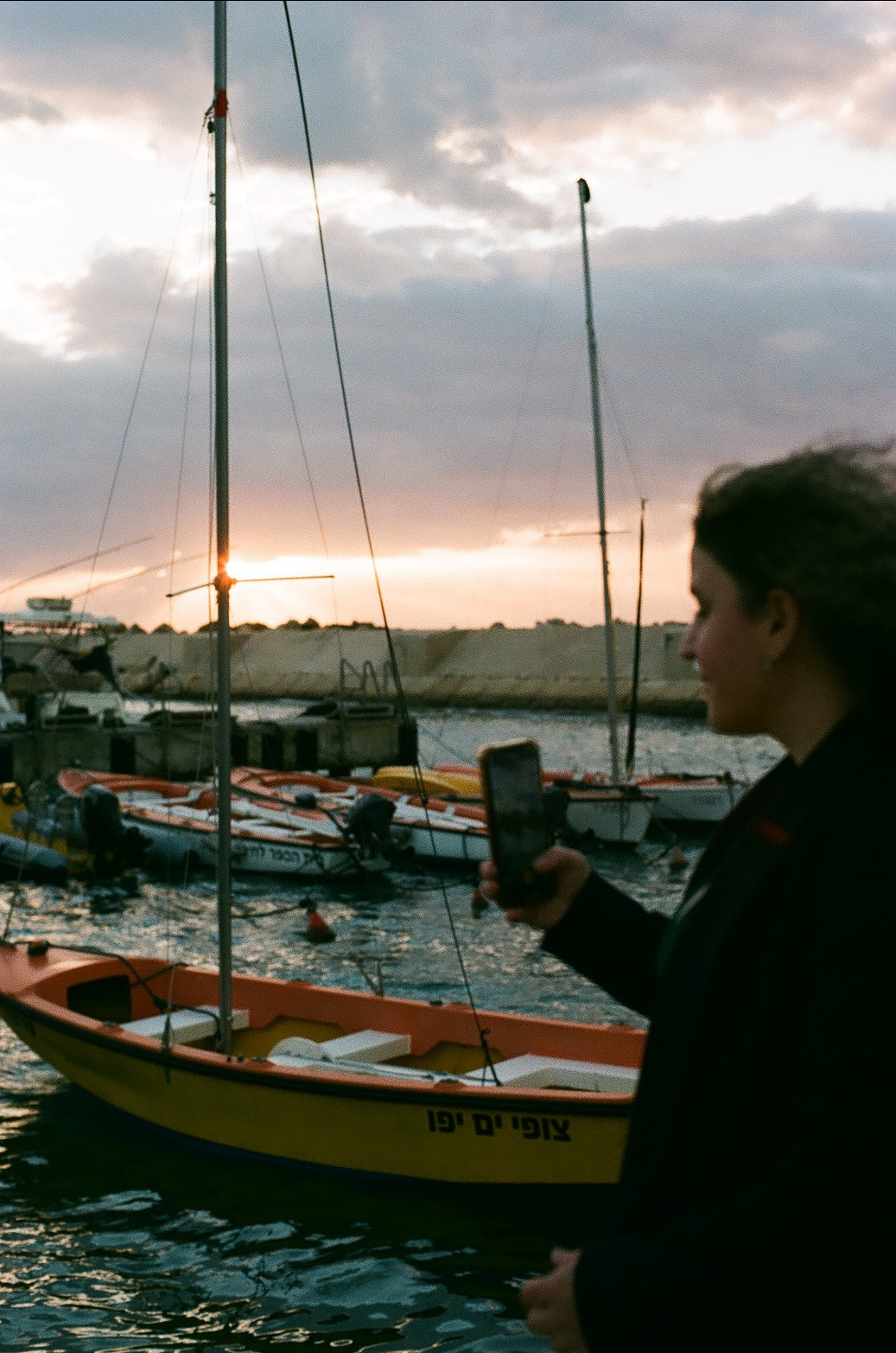 Ама с дочкой. Film portrait photographer