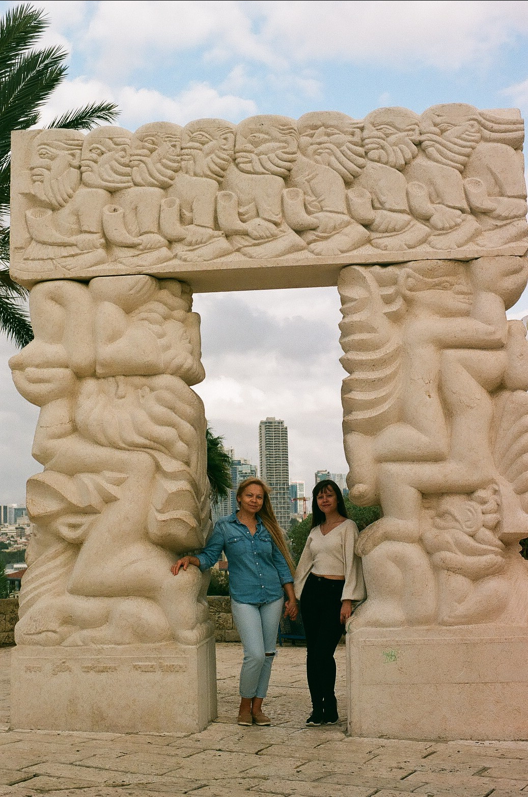 Ксюша с мамой. Film portrait photographer