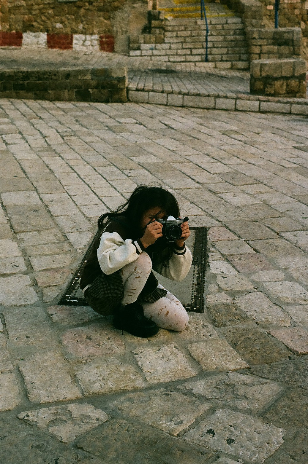 Ама с дочкой. Film portrait photographer