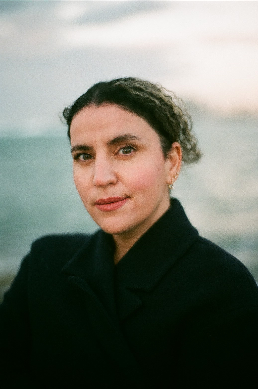 Ама с дочкой. Film portrait photographer