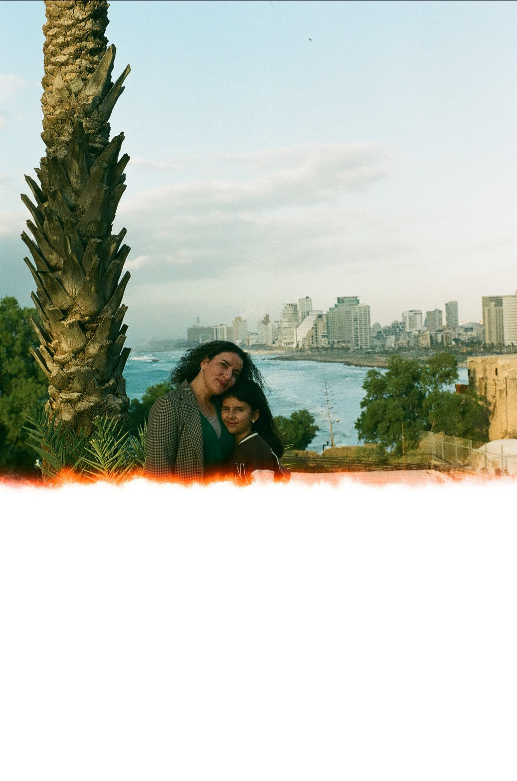 Ама с дочкой. Film portrait photographer