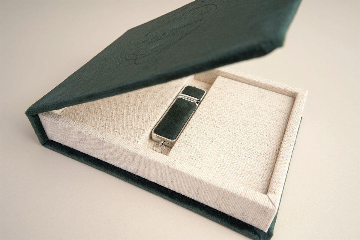 USB-Stick inkl. Box Preis: ab 55,- €. Photo & Make-up Galina Neuberger. Fotografin & Vigasistin aus Bohmte