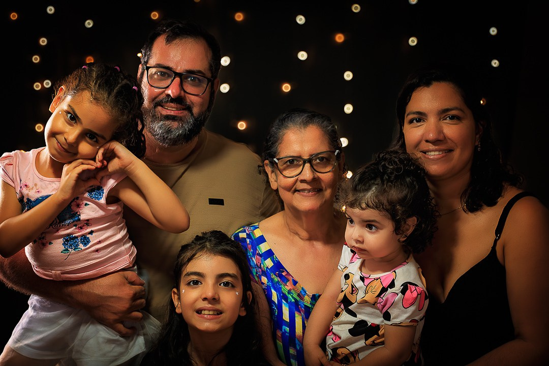 Retrato de família em home studio movel