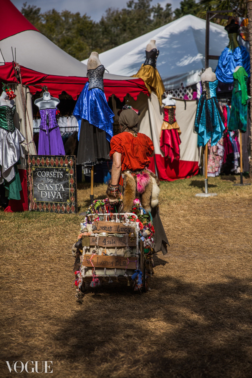 VOGUE. Ксения Мирная — Фотограф, с которым вы напишете вашу историю…