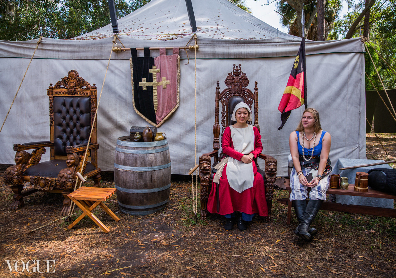 VOGUE. Ксения Мирная — Фотограф, с которым вы напишете вашу историю…