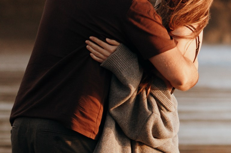 Sunset maternity photoshoot. Annah Louwagie — Lifestyle photographer for couples, families & brands | France & worldwide