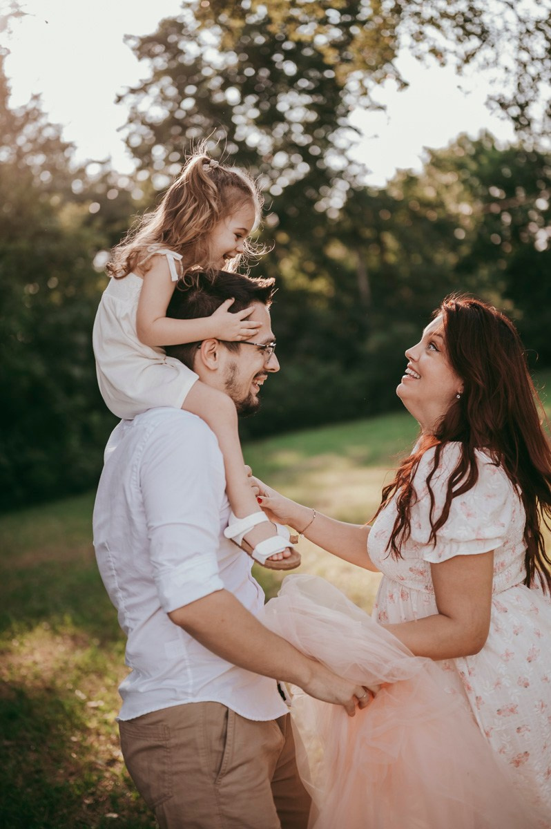 Kristina, Milos i Kalina / porodicno fotografisanje u prirodi. Deciji i porodicni fotograf u Beogradu Oksana Skendzic
