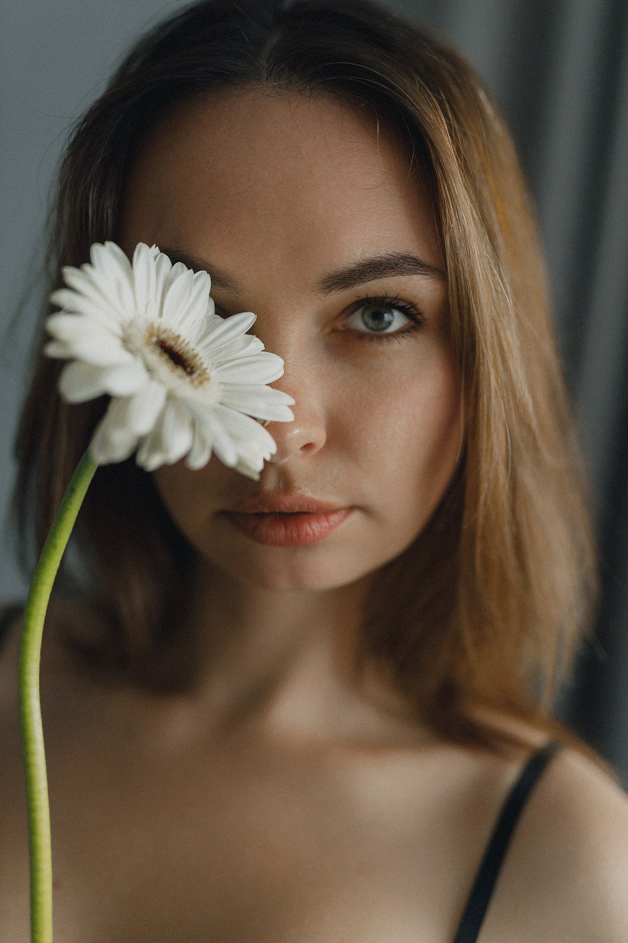 Emilia. Sesja w domu i ogrodzie. Fotograf w Krakowie i Europie