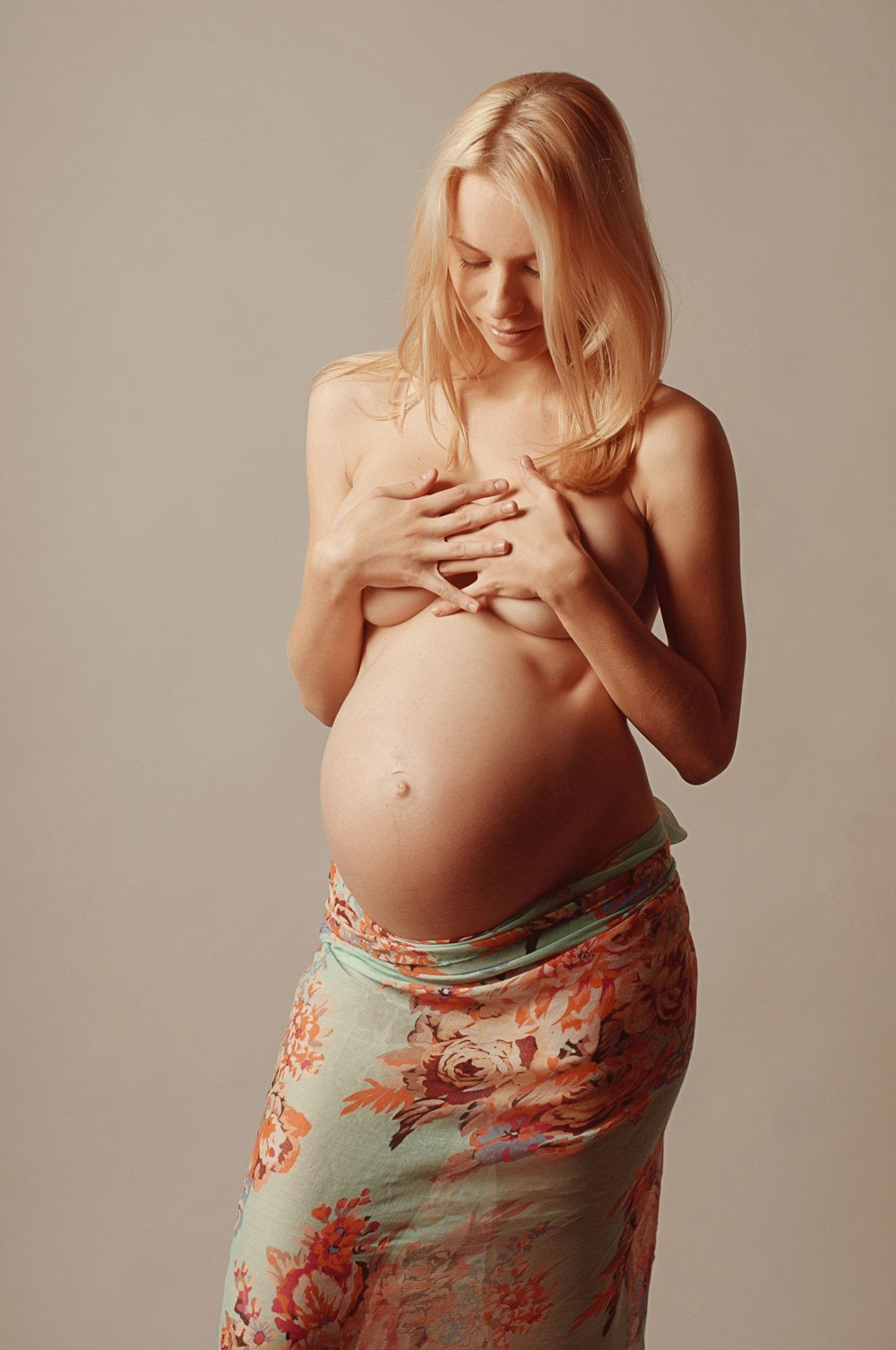 Pregnancy photo shooting. Wedding and Family Photographer in Slovenia