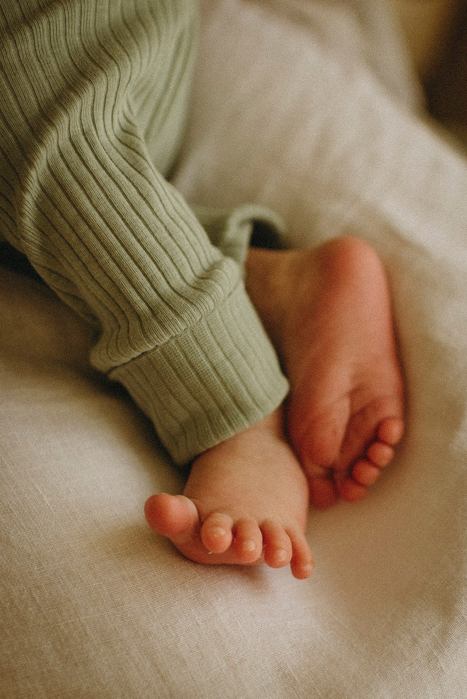 Taissia Philippe and Martin. Polina Sobol — family & documentary photographer in Bern. Outdoor & urban photo sessions for families, kids and couples