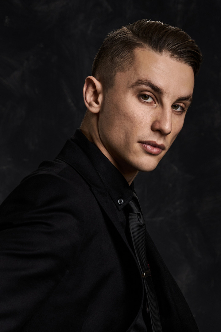 BUSINESS PORTRAIT. Photo and video production. Editing & retouching services. Training