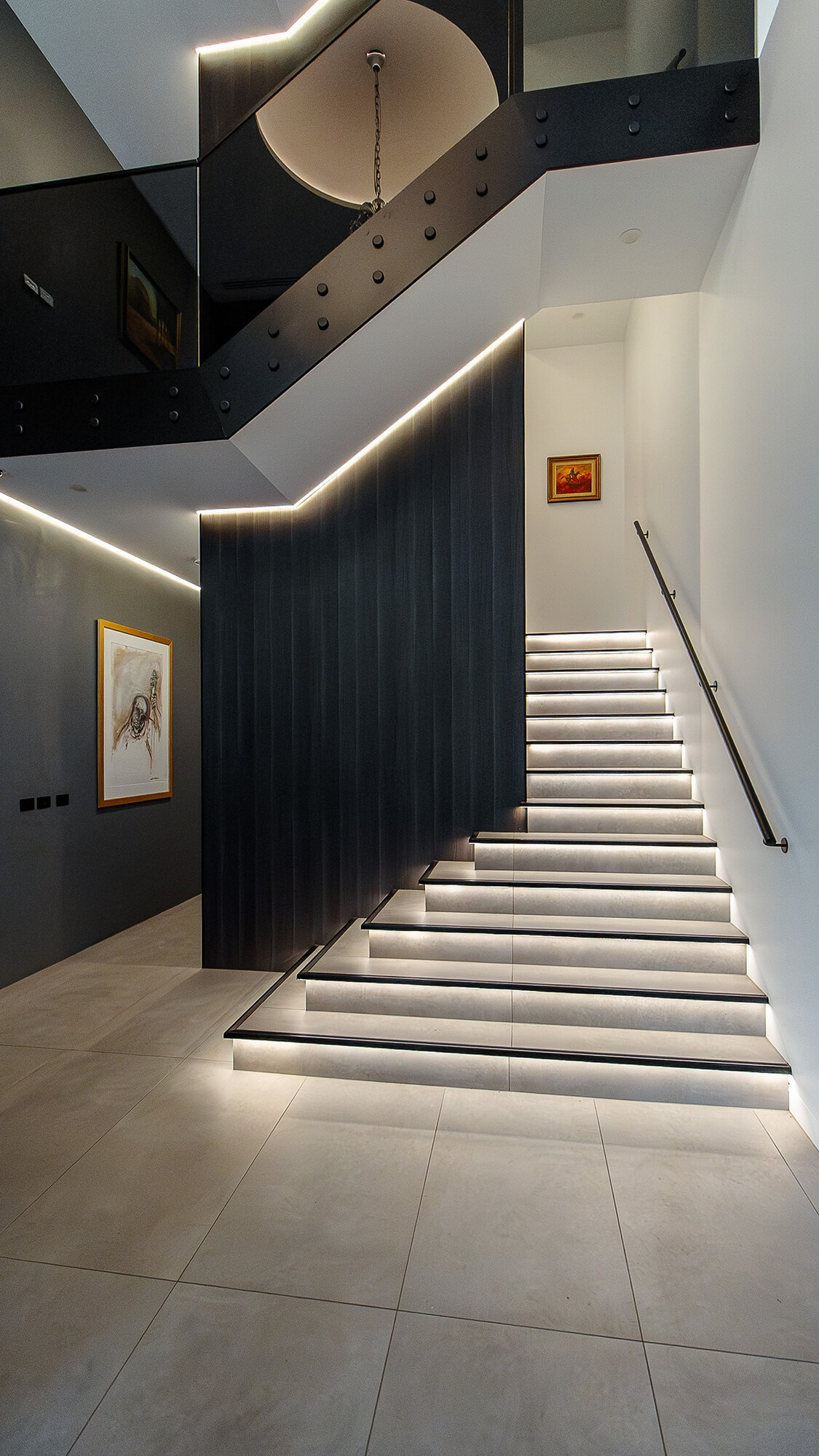 Contemporary apartment balcony with city skyline view – Melbourne