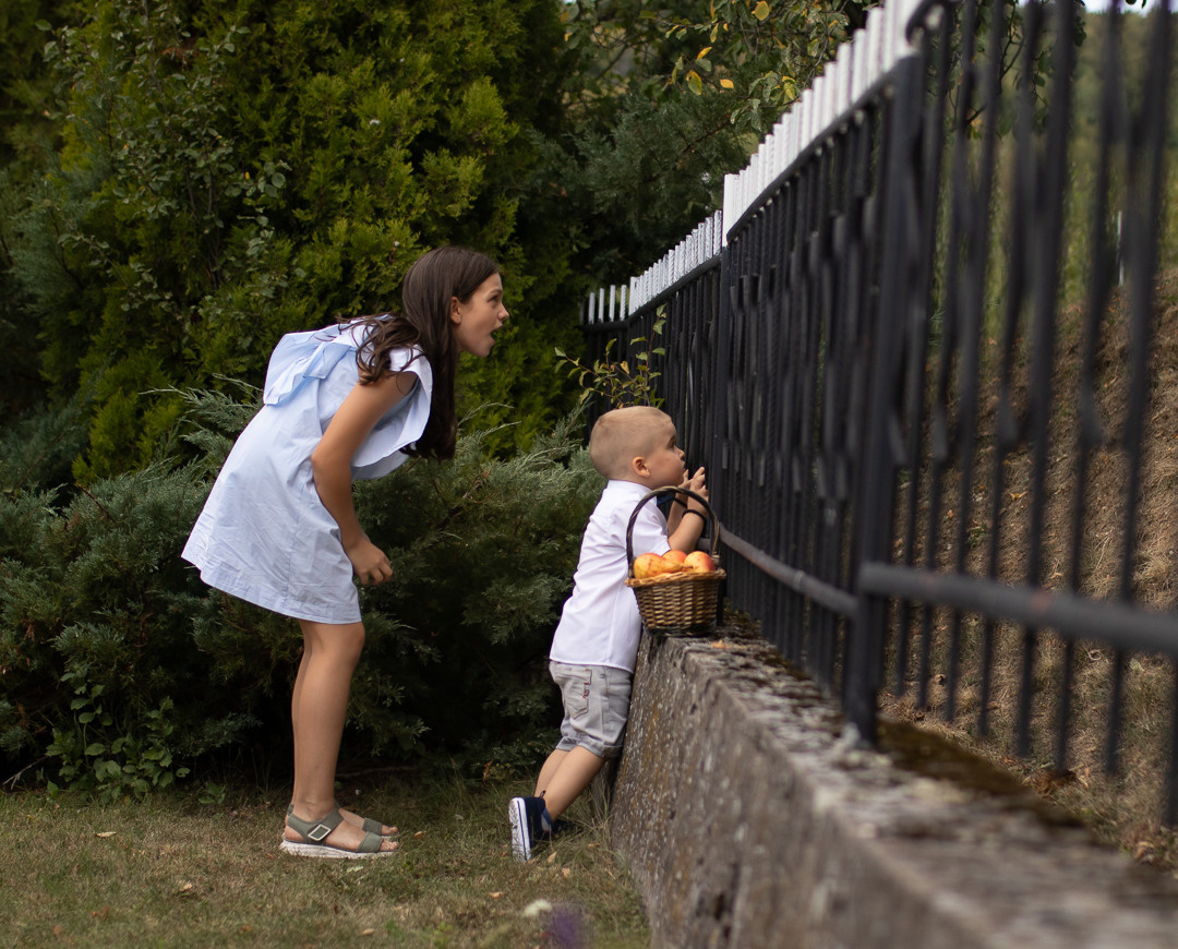 fotografija sestre i malog brata