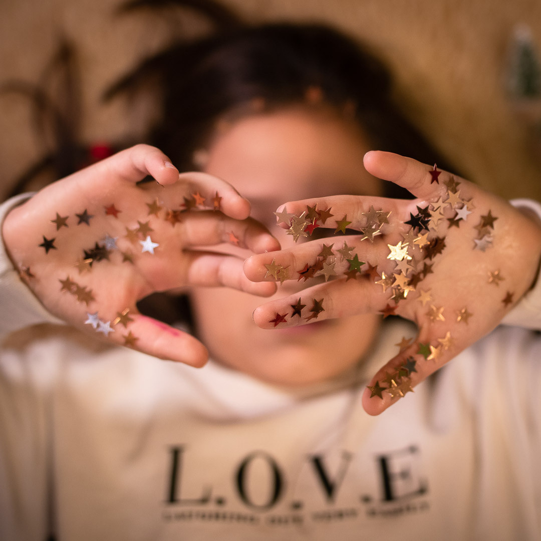 Magija prazničnih trenutaka uhvaćena kroz savršeno praznično fotografisanje