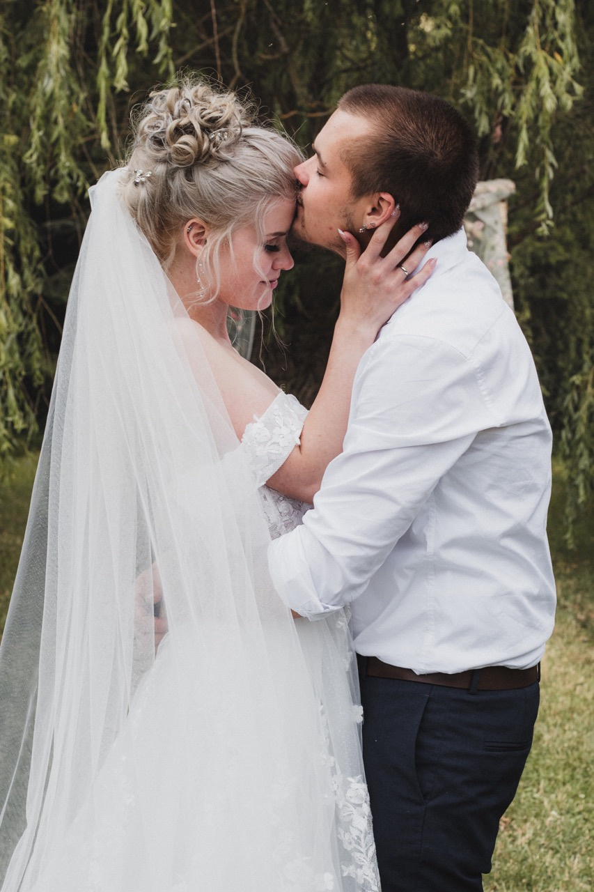 Dana Lišková - Wedding and couple photographer Prague - Wedding photographer Prague - Couple photography - Wedding portraits