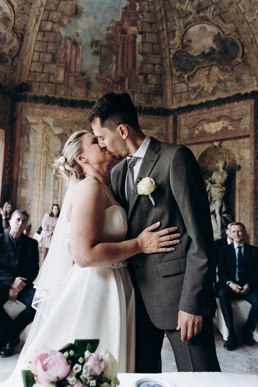 Dana Lišková - Wedding and couple photographer Prague - Wedding photographer Prague - Couple photography - Wedding portraits