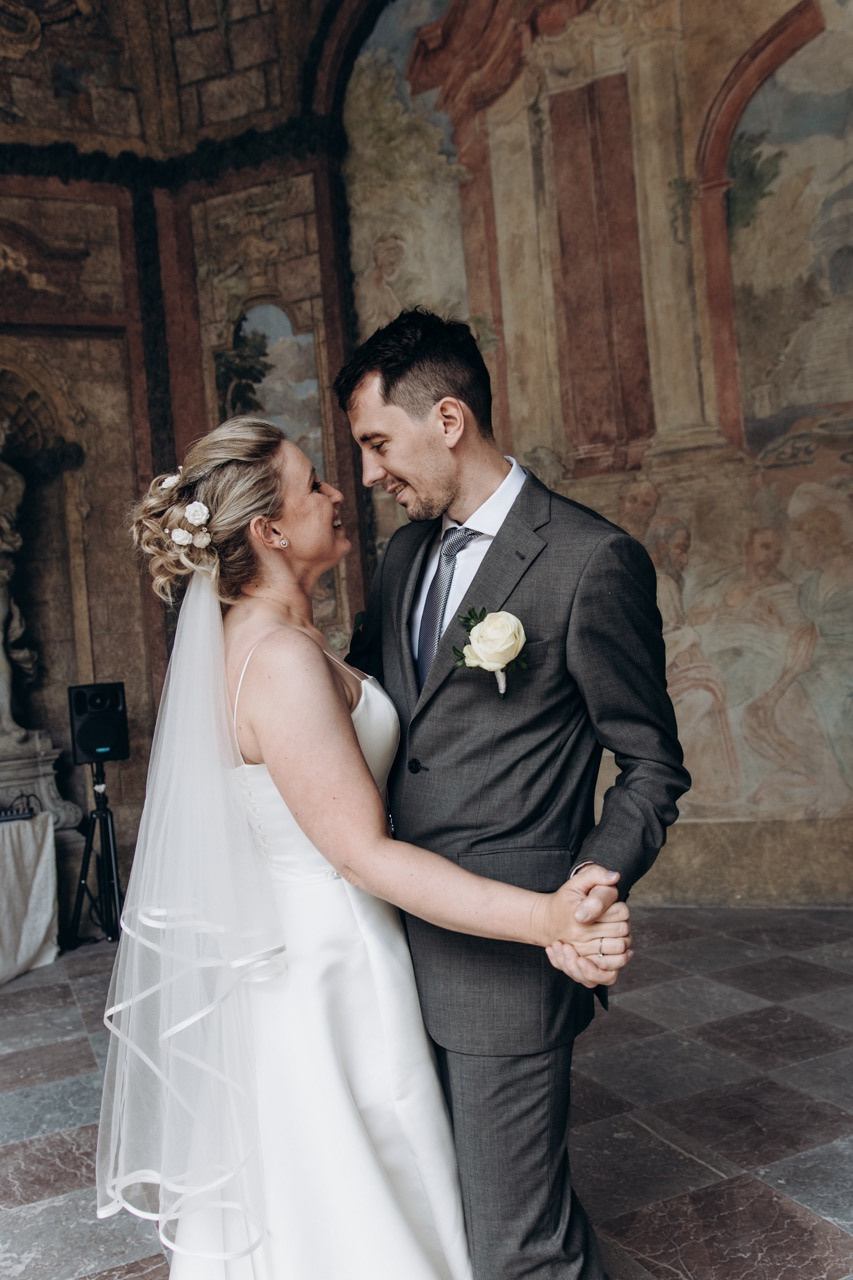 Dana Lišková - Wedding and couple photographer Prague - Wedding photographer Prague - Couple photography - Wedding portraits
