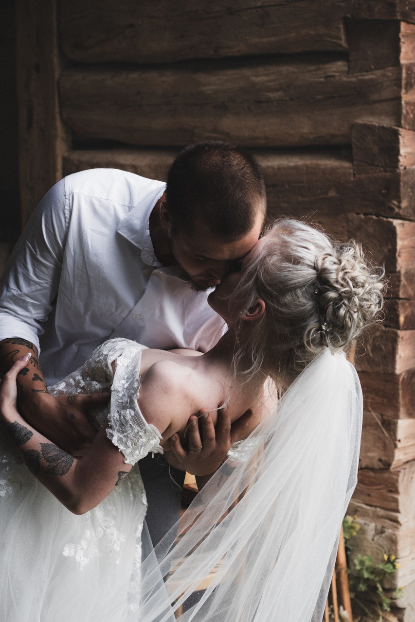 Dana Lišková - Wedding and couple photographer Prague - Wedding photographer Prague - Couple photography - Wedding portraits