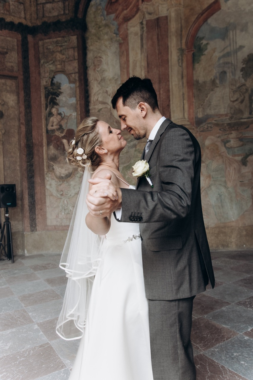 Dana Lišková - Wedding and couple photographer Prague - Wedding photographer Prague - Couple photography - Wedding portraits